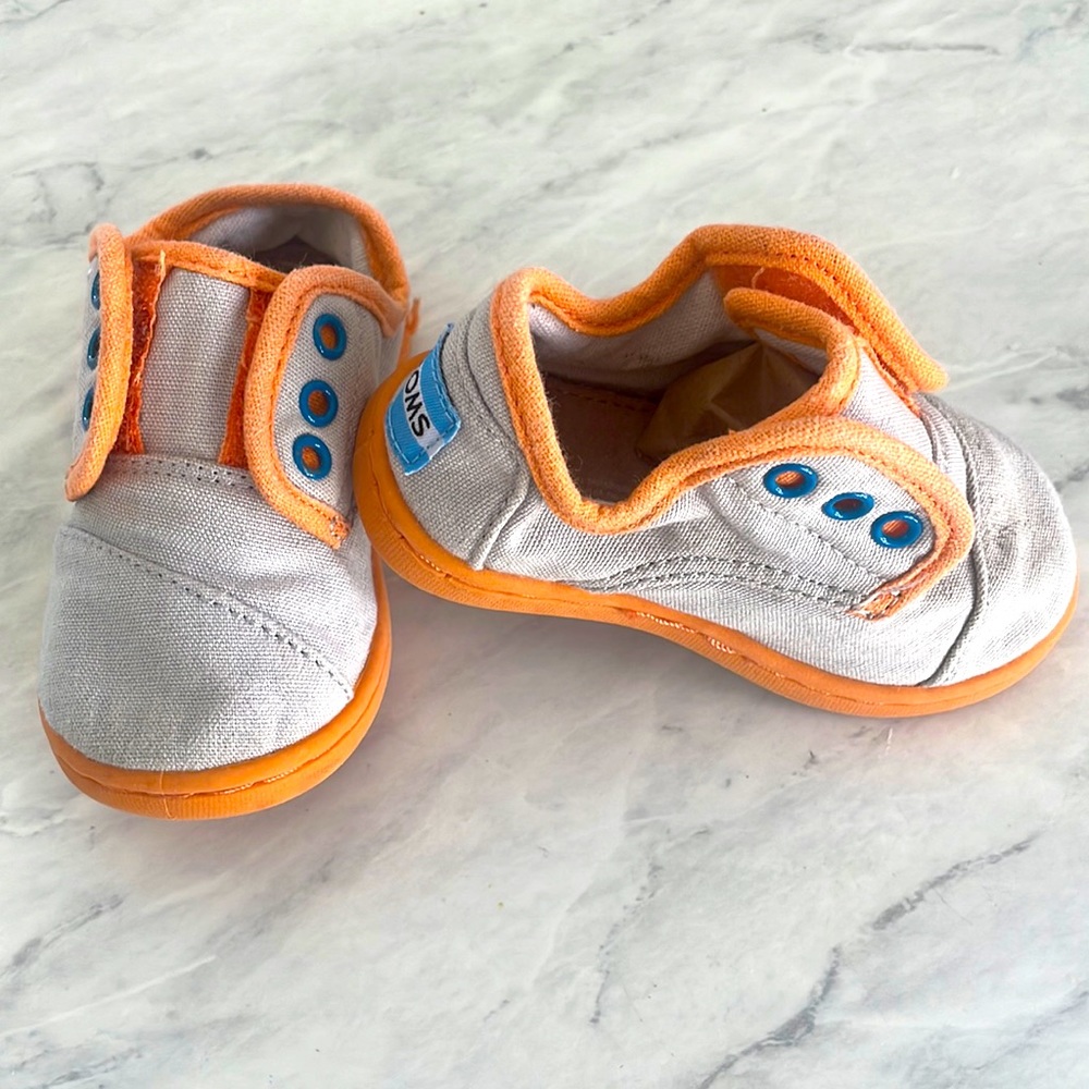 TOMS toddler shoes size 5T
